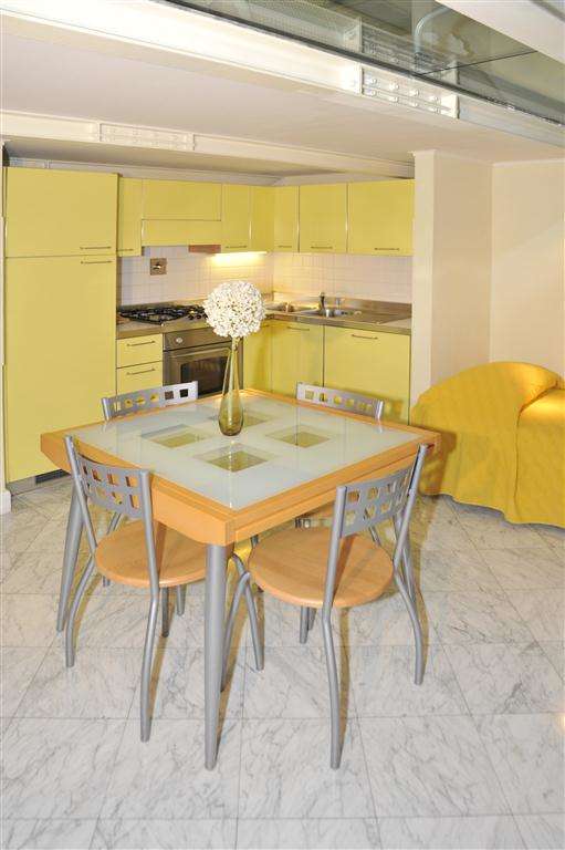 Kitchen with Dinning Table